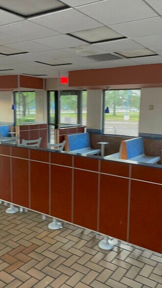 More Photos Of 17431 Dix Rd, Melvindale Fast Food For Lease