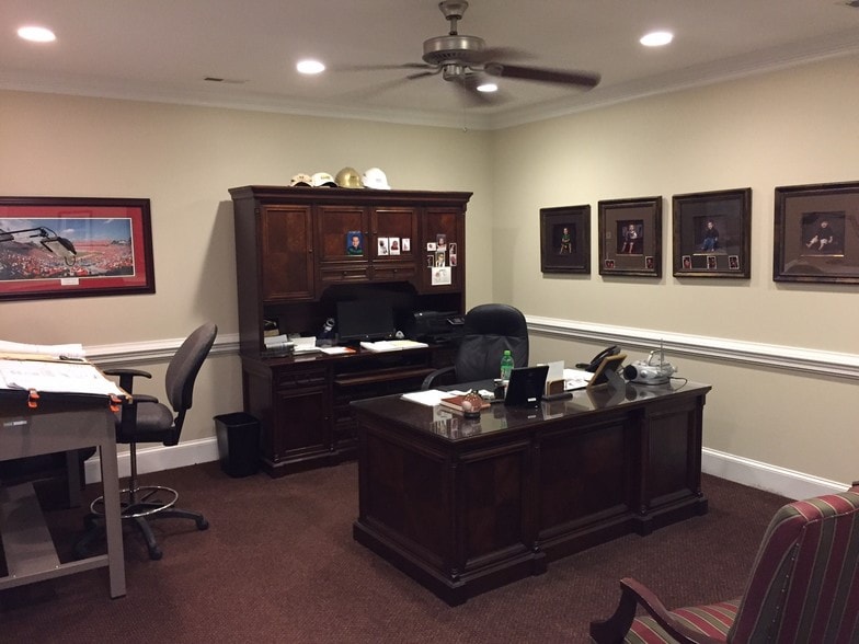 More Photos Of 1030 Homeland Ave, Greensboro Office For Lease