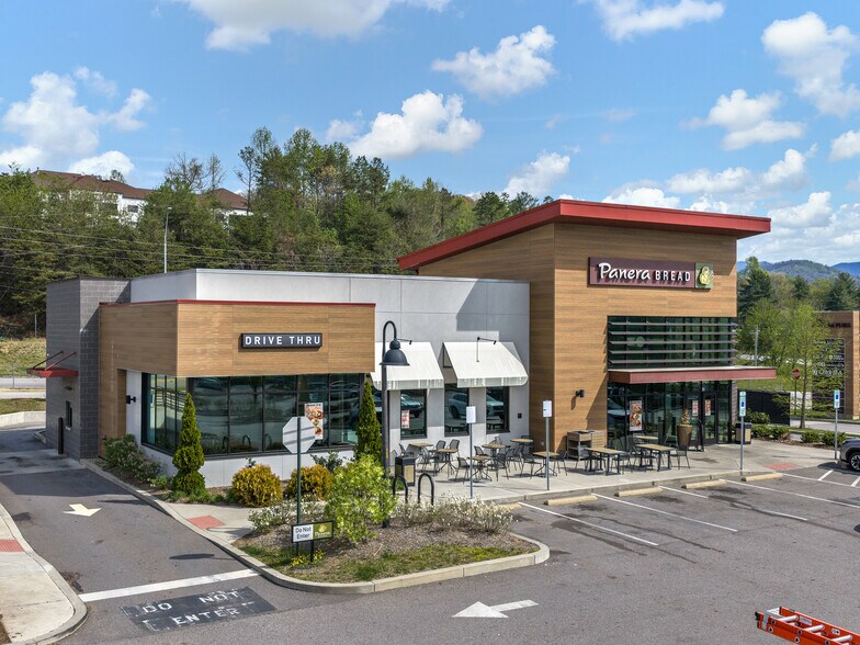 More Photos Of 15-40 Peaks Center Ln, Asheville General Retail For Sale