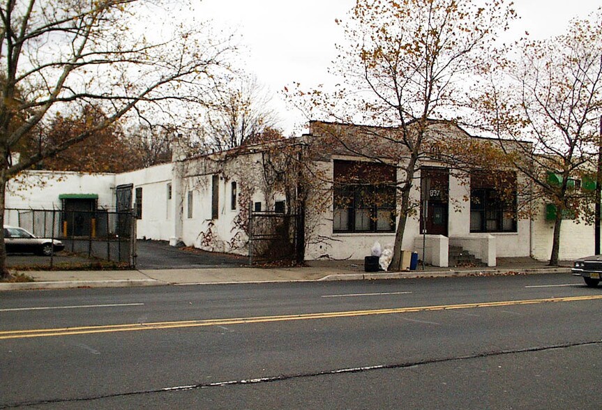 Primary Photo Of 897-901 Frelinghuysen Ave, Newark Warehouse For Sale
