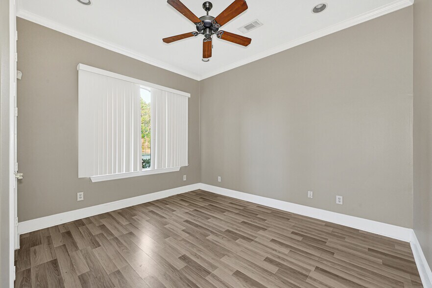 More Photos Of 12816 Willow Centre Dr, Houston Loft Creative Space For Sale