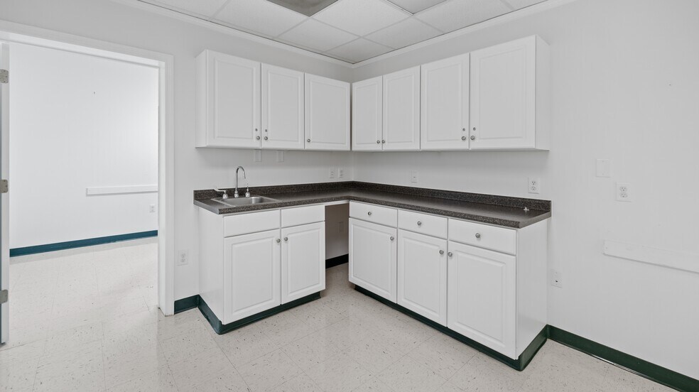 More Photos Of 4100 S Ferdon Blvd, Crestview Unknown For Lease