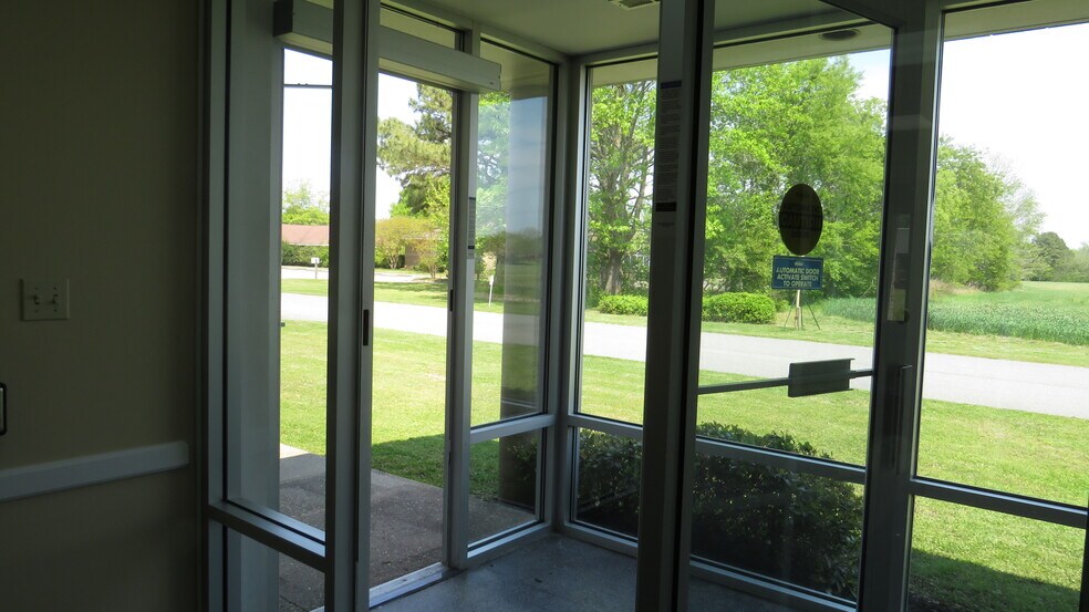 More Photos Of 9506 Hospital Ave, Nassawadox Medical For Sale