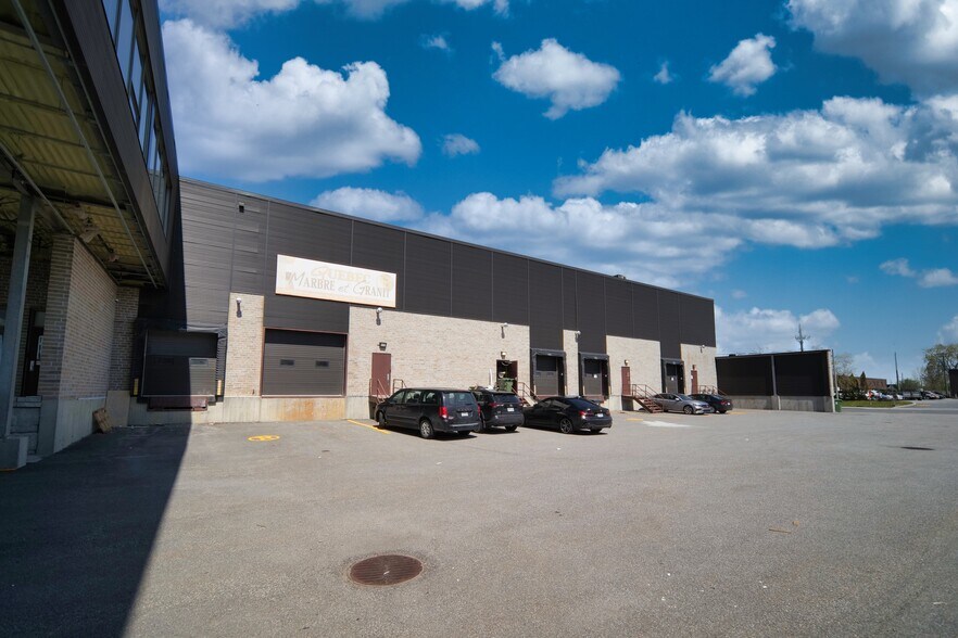 More Photos Of 310-350 Rue Ness, Montréal Light Distribution For Lease