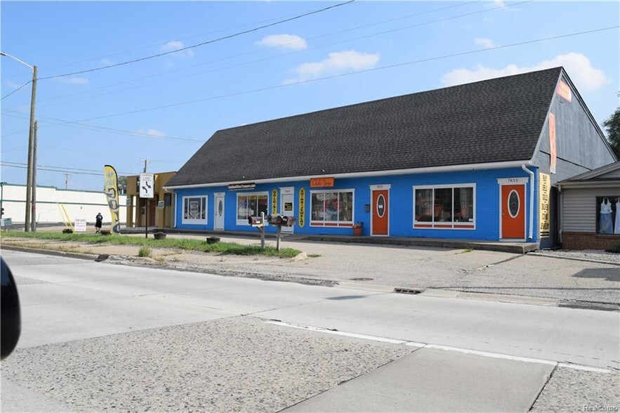 More Photos Of 7627-7633 Highland Rd, Waterford Storefront Retail Office For Sale