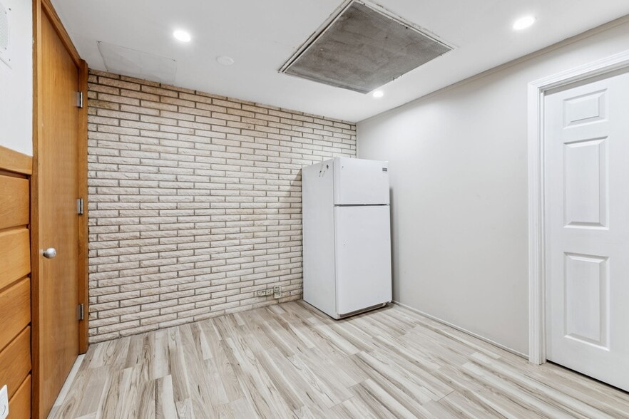 More Photos Of 506 College St W, Fayetteville Office Residential For Sale