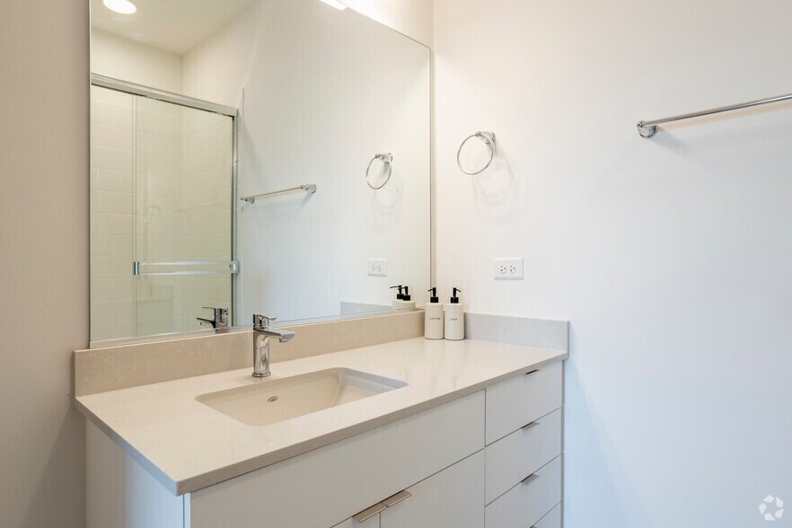 More Photos Of 4800 157th St, Oak Forest Apartments For Lease