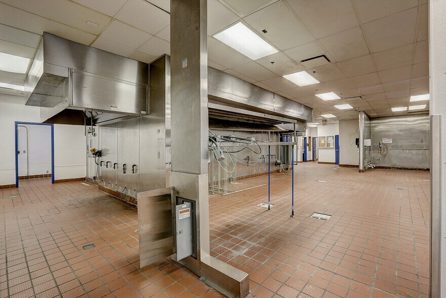 More Photos Of 2259 Deming Way, Middleton Restaurant For Sale