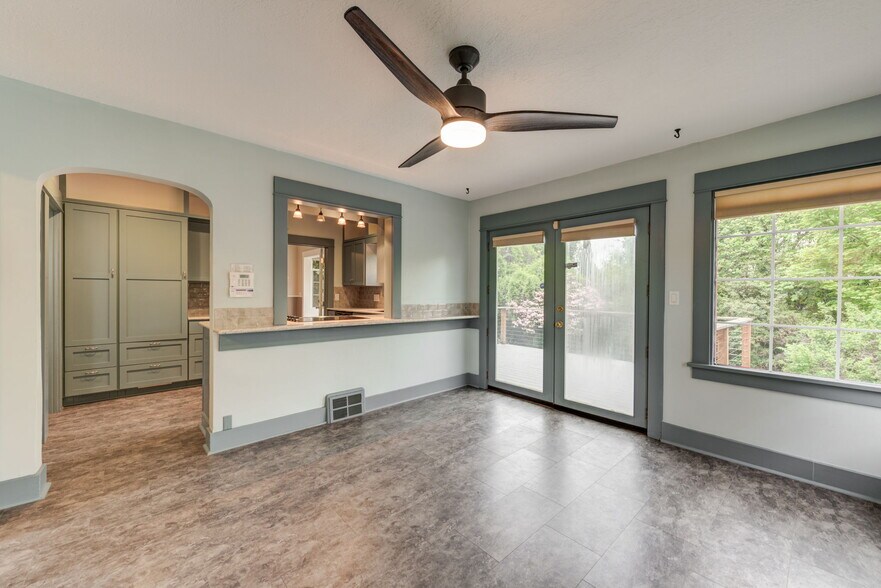 More Photos Of 654 W Main St, Monroe Office For Sale