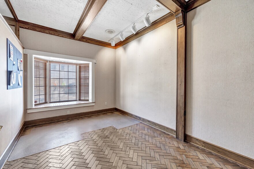 More Photos Of 215 N Washington St, Green Bay Loft Creative Space For Sale