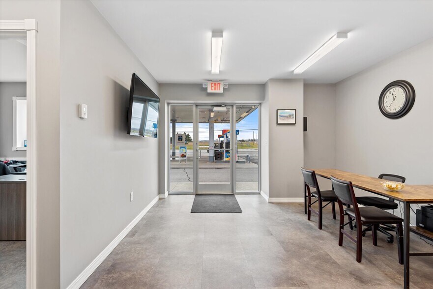 More Photos Of 86 Parsons St, Presque Isle Service Station For Sale