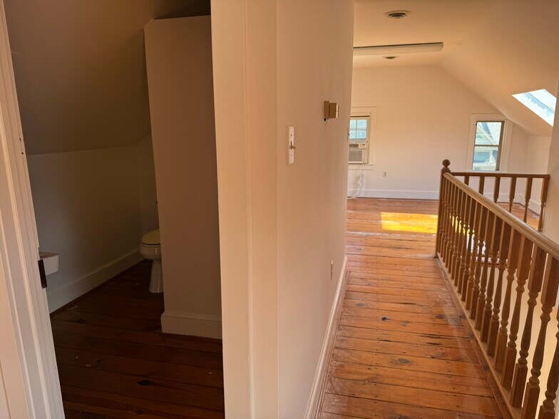 More Photos Of 199 Union St, Occoquan Storefront Retail Residential For Sale