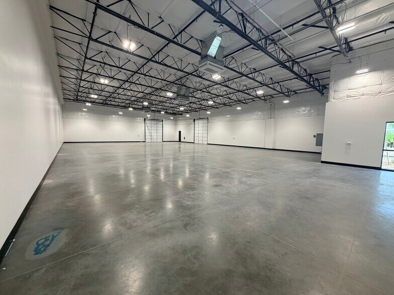 More Photos Of 7320 E Pecos Rd, Mesa Warehouse For Sale