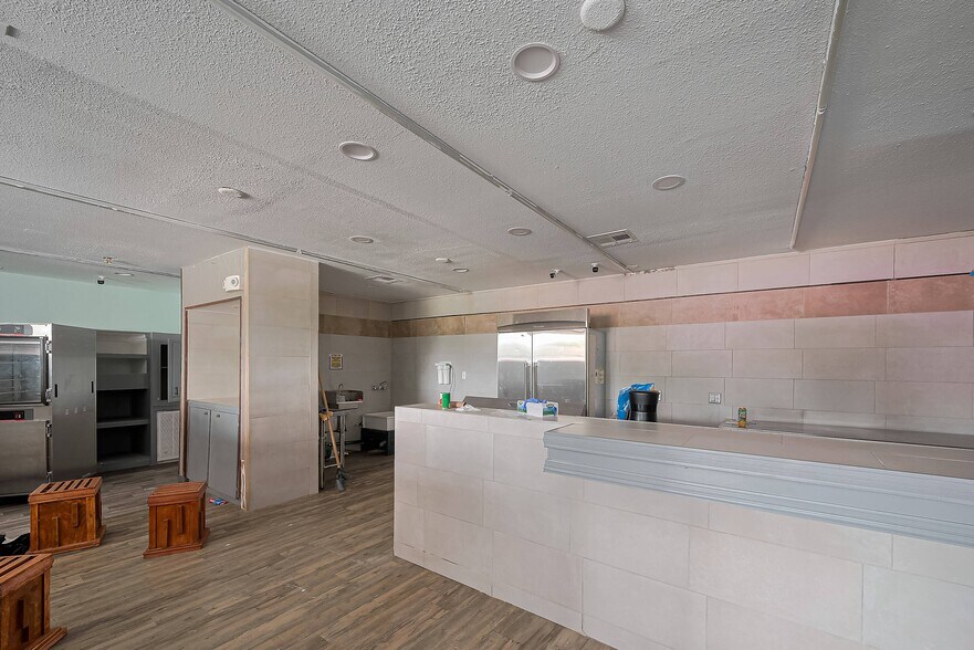 More Photos Of 500-509 Uvalde Rd, Houston Storefront Retail Office For Lease