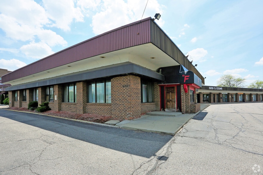 More Photos Of 6810 S Cedar St, Lansing Storefront Retail Office For Lease