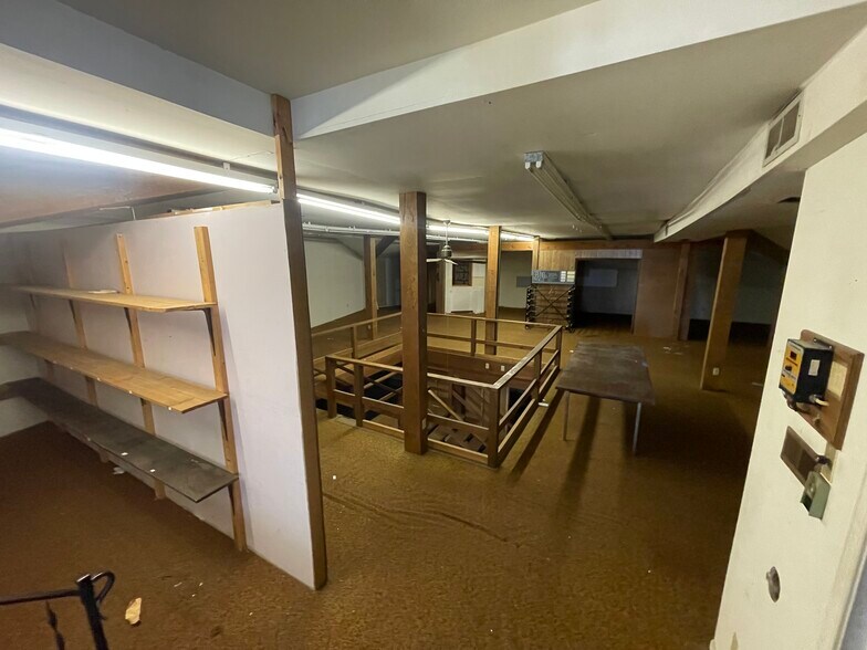 More Photos Of 211 S Elm St, Owosso Flex For Sale