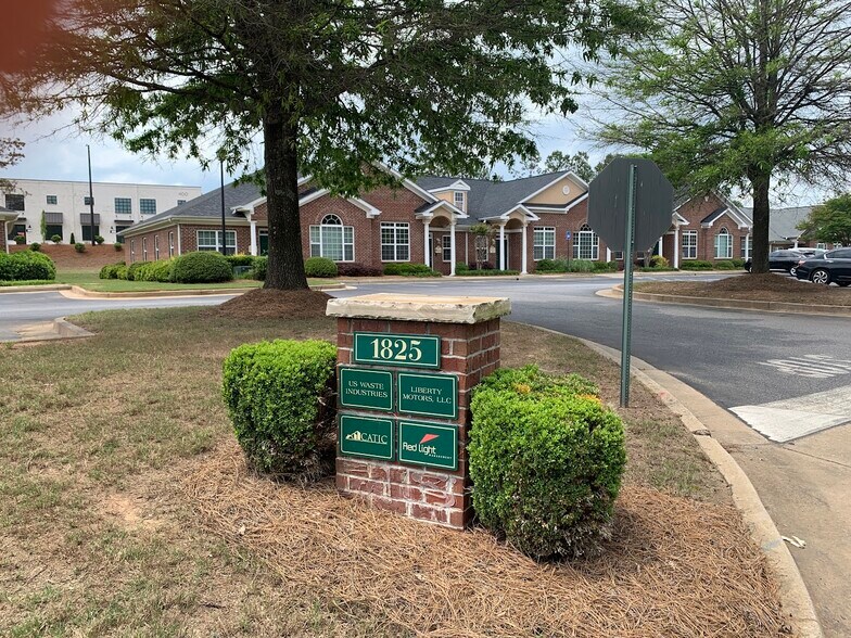 More Photos Of 1825 Lockeway Dr, Alpharetta Office For Sale