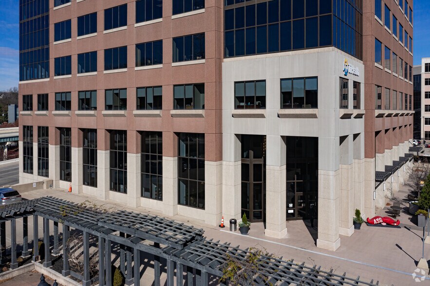 More Photos Of 625 Eden Park Dr, Cincinnati Office For Lease