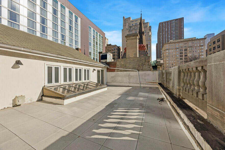 More Photos Of 1631-1633 Locust St, Philadelphia Office For Lease