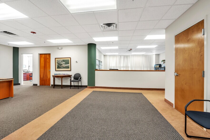 More Photos Of 80 Optical Dr, Southbridge Flex For Lease