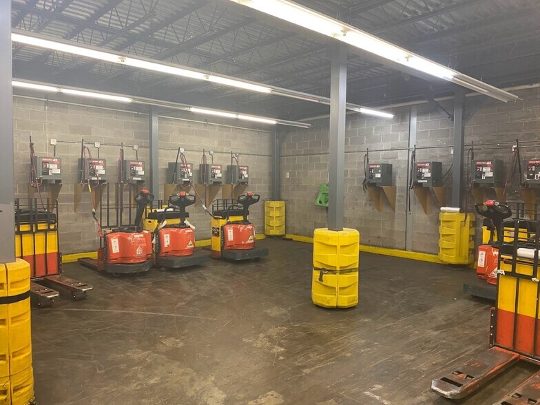 430 Wireless Blvd, Hauppauge, NY 11788 Warehouse For Sale