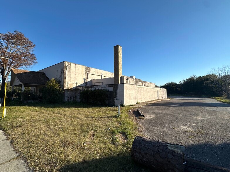 More Photos Of 2335 N Davis St, Jacksonville Religious Facility For Sale