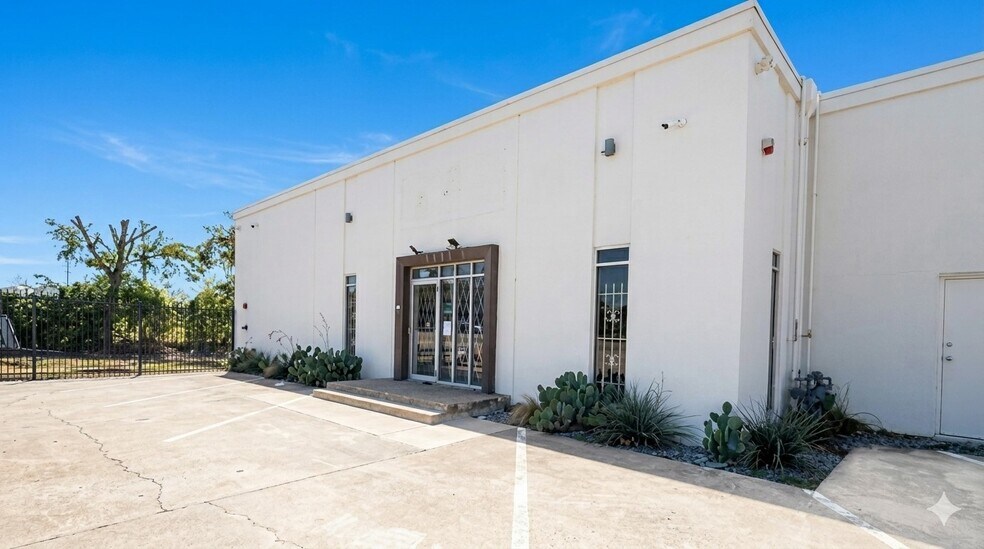 Primary Photo Of 2833 Irving Blvd, Dallas Showroom For Sale