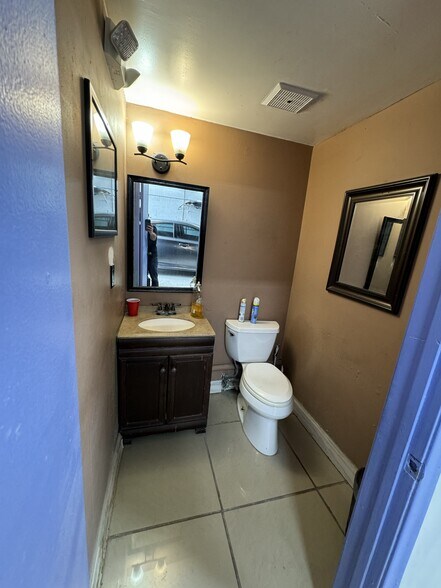 More Photos Of 1756 W 41st St, Hialeah Auto Repair For Lease