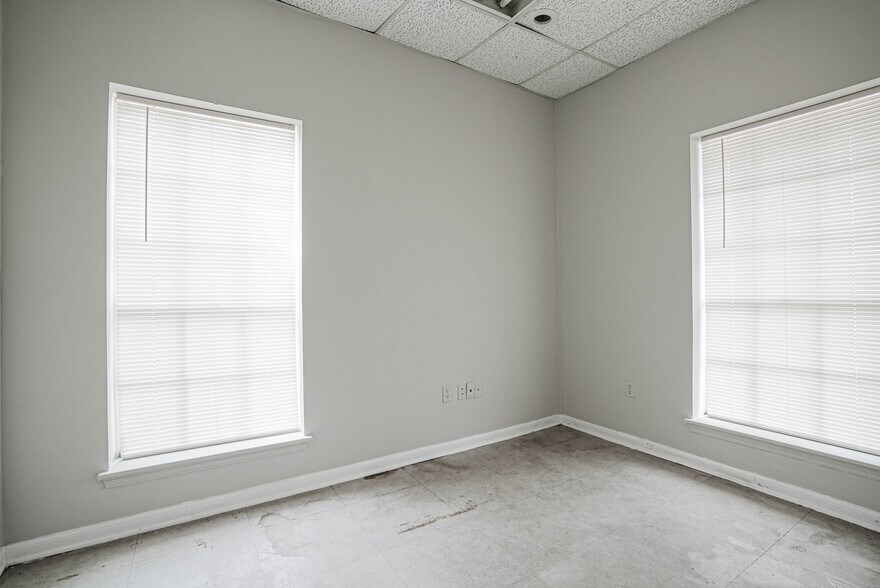 More Photos Of 14721 Pebble Bend Dr, Houston Medical For Lease