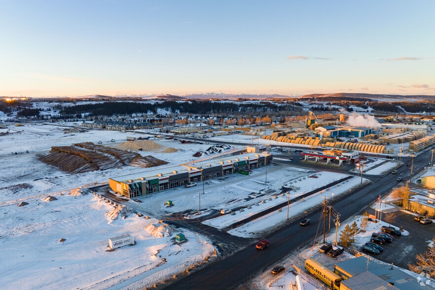 More Photos Of 239 Griffin Rd, Cochrane Showroom For Lease