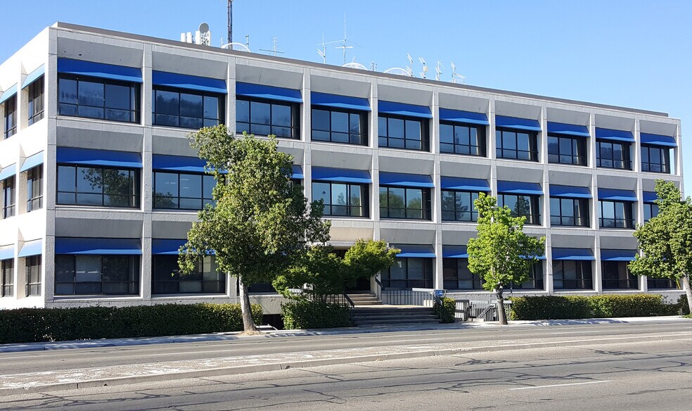 More Photos Of 1071 W Shaw Ave, Fresno Movie Radio TVStudio For Lease