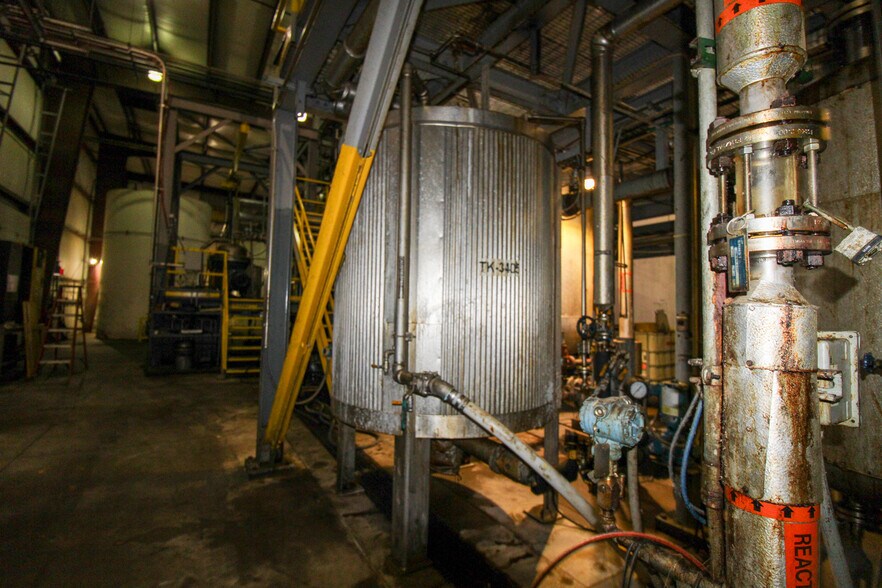 More Photos Of 5640 44th Ave S, Clinton Office For Sale