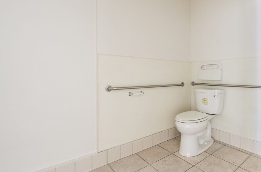 More Photos Of 2410 E Thousand Oaks Blvd, Thousand Oaks Freestanding For Sale