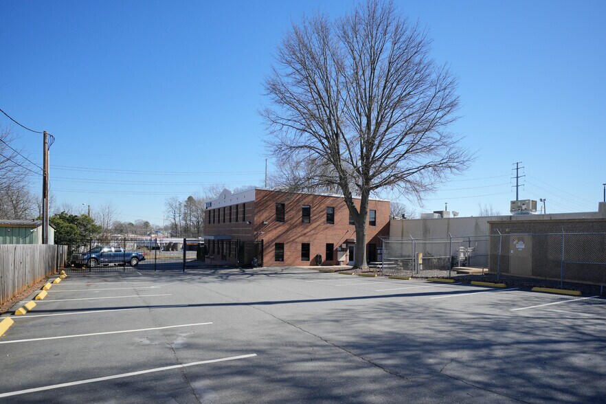 More Photos Of 4534 Old Pineville Rd, Charlotte Office For Lease