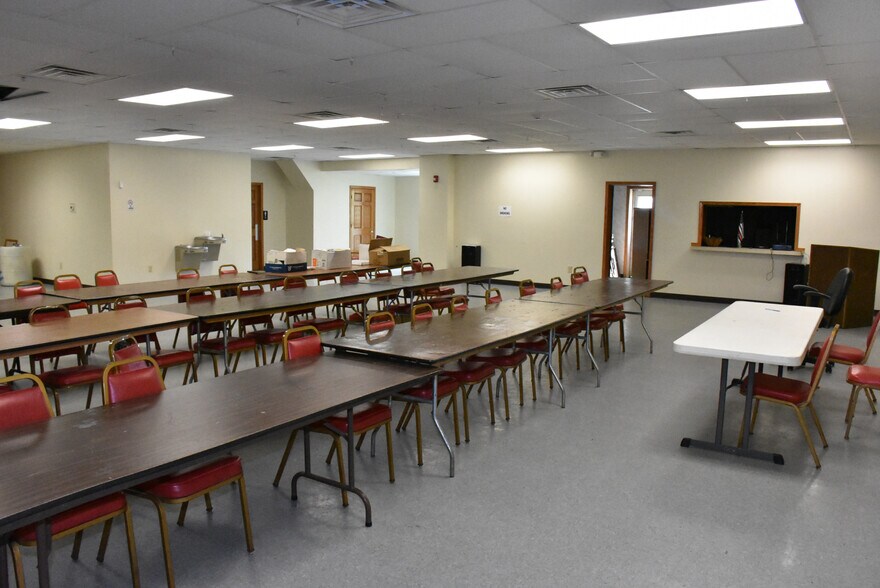 More Photos Of 18208 Cussewago Rd, Meadville Restaurant For Sale