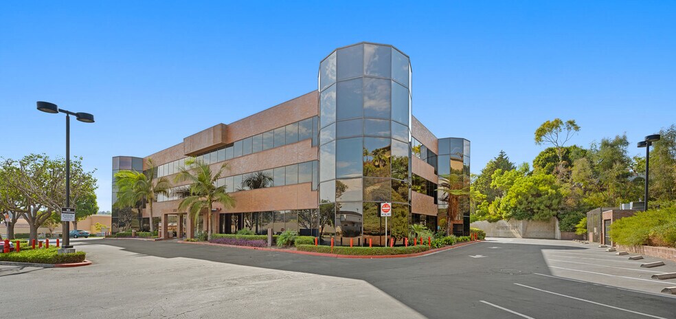 More Photos Of 2424 Vista Way, Oceanside Office For Lease