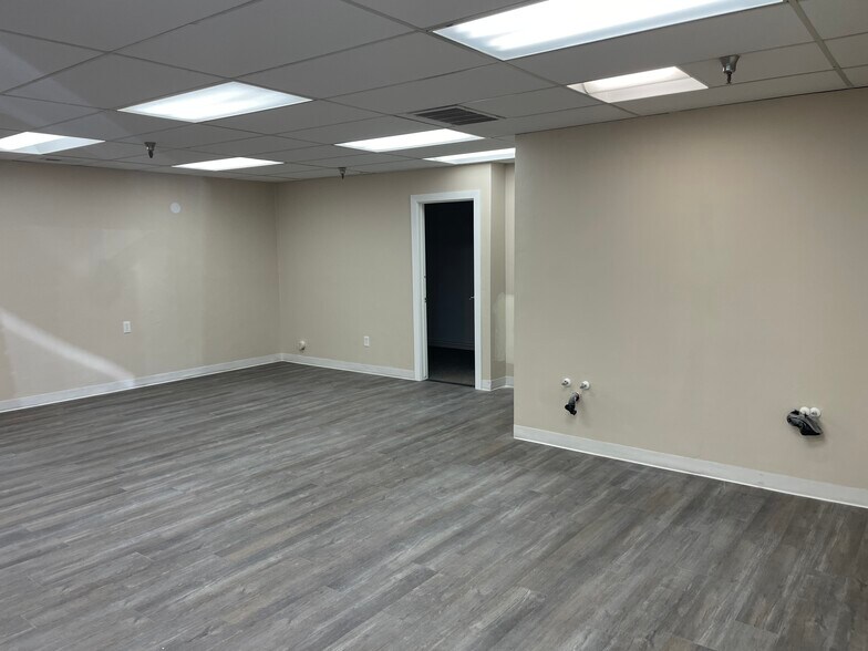 More Photos Of 1063-1065 E 3300 S, Salt Lake City Light Distribution For Lease