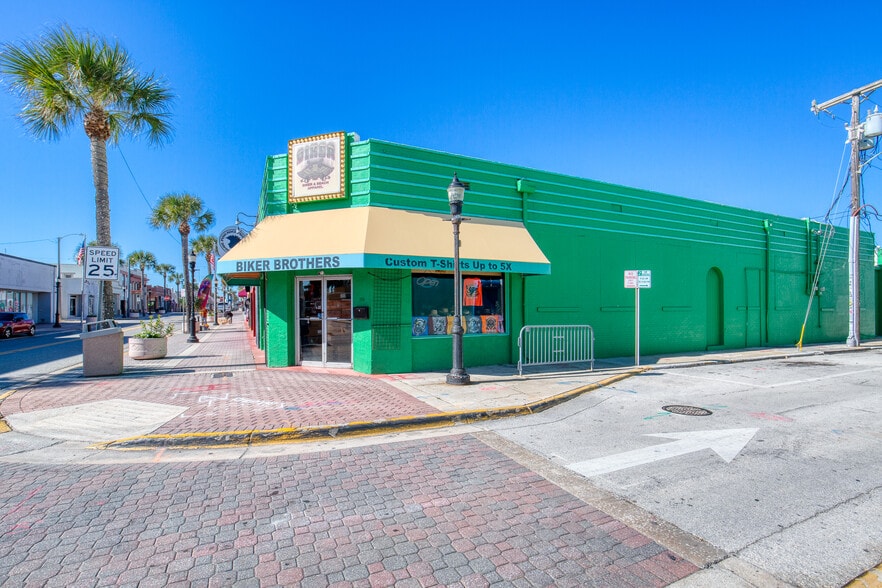 More Photos Of 815-823 Main St Beach, Daytona Beach General Retail For Sale