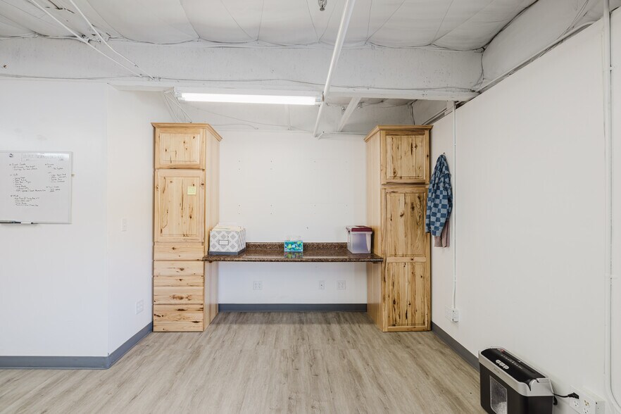 More Photos Of 222 Silver St, Elko Manufacturing For Lease