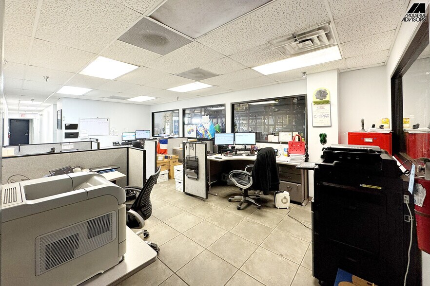 More Photos Of 1361-1363 NW 155th Dr, Miami Warehouse For Lease