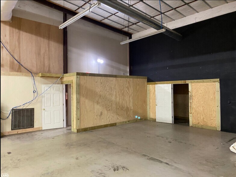 More Photos Of 1701 S Timber St, Stuttgart Office Residential For Sale