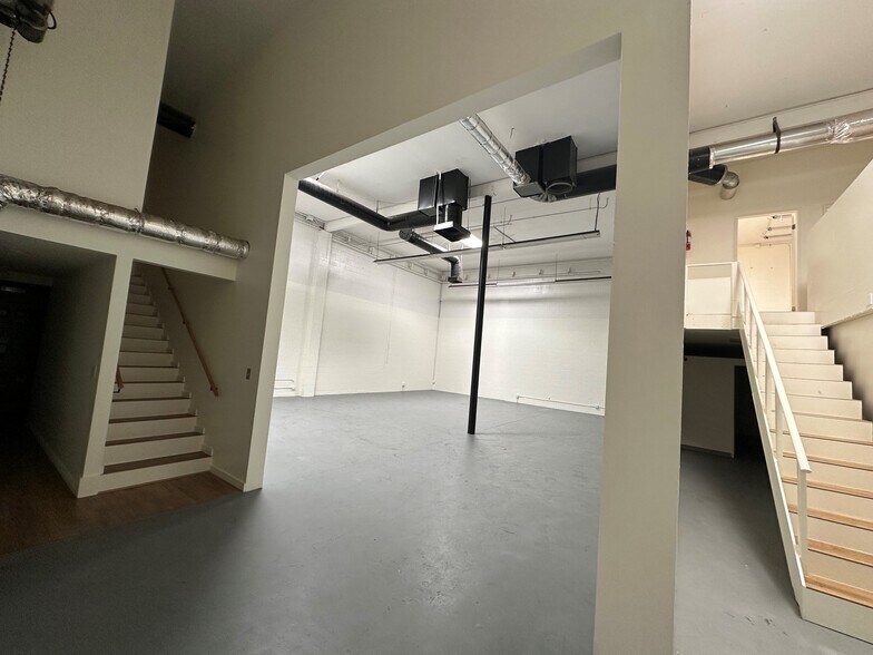 More Photos Of 11435 Chandler Blvd, North Hollywood Research And Development For Sale