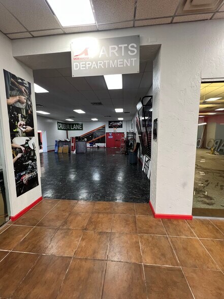 More Photos Of 7000 Park Blvd, Pinellas Park Freestanding For Lease