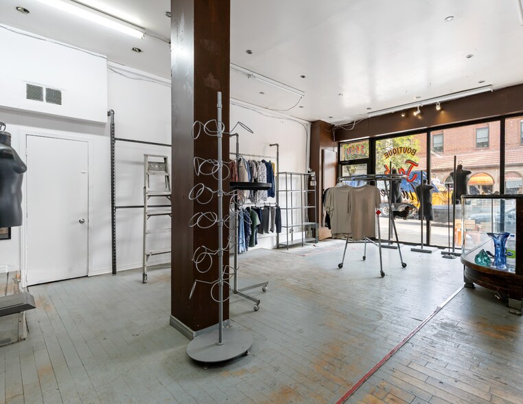 More Photos Of 3800 Boul Saint-Laurent, Montréal Storefront Retail Residential For Lease