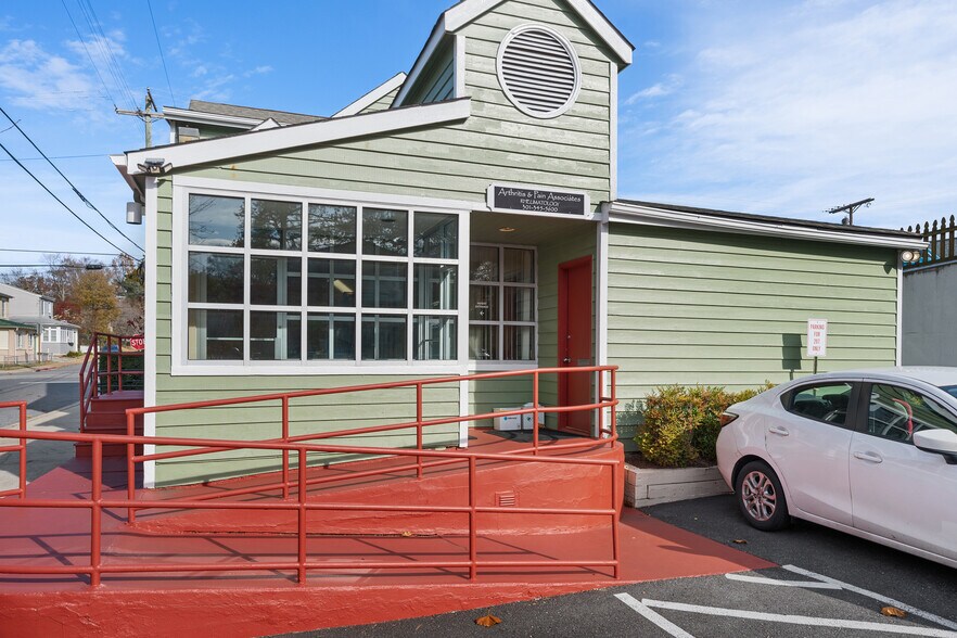 More Photos Of 207 Ridgely Ave, Annapolis Medical For Lease