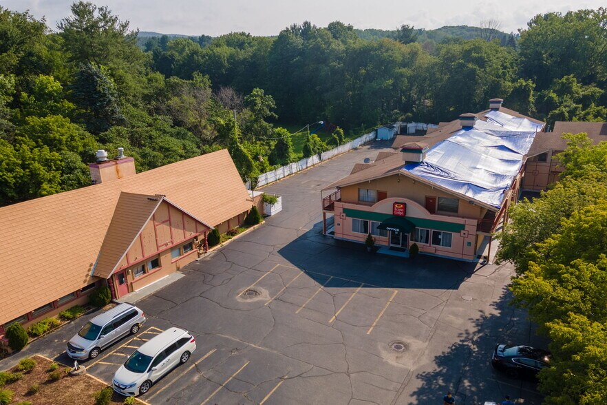 More Photos Of 16 Cheshire Rd, Pittsfield Hotel For Sale