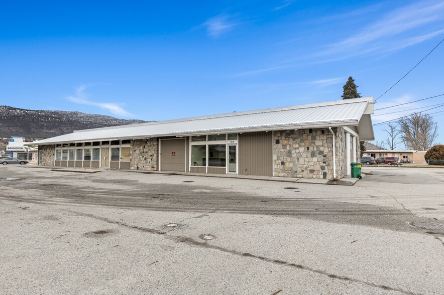 Primary Photo Of 825 Westminster Av W, Penticton Auto Repair For Lease