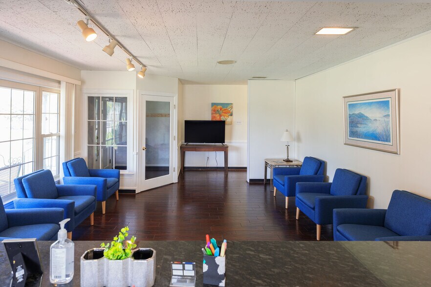 More Photos Of 291 Graham Hopedale Rd, Burlington Medical For Lease