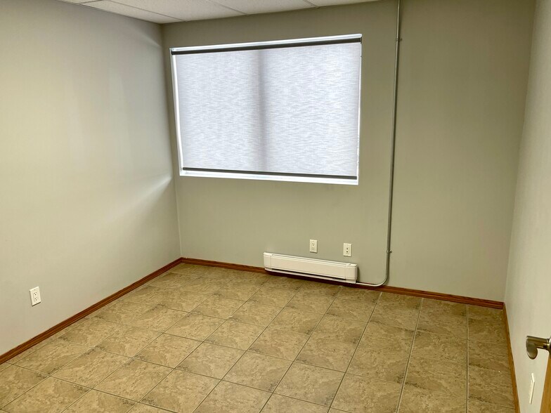 More Photos Of 20 Veenstra Dr, Red Deer County Warehouse For Lease