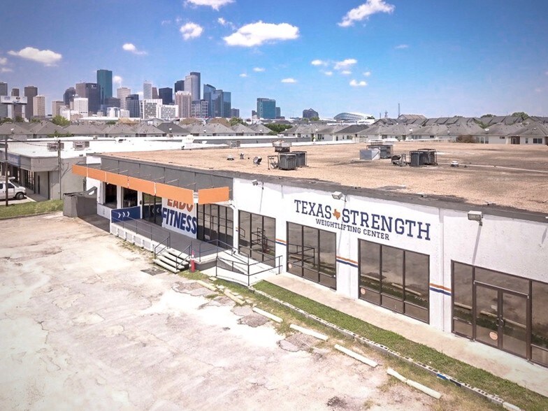 Primary Photo Of 2955 Gulf Fwy, Houston Health Club For Lease